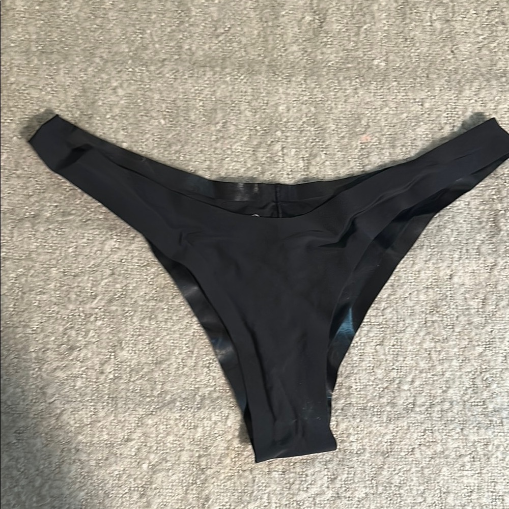 Black Seamless One With Bikini Bottom